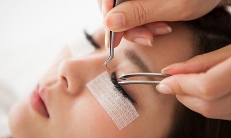 Wimpern- & Augenbrauen-Lifting inkl. Färben für 1 Person