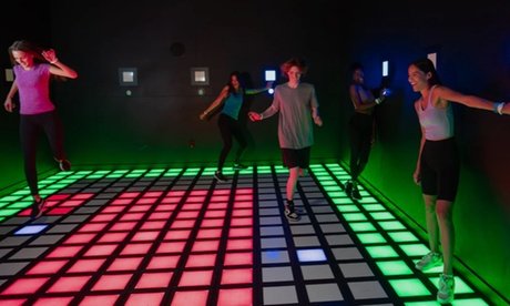 Für 2 Personen: Deluxe Gaming Paket: Lasertag Lightjumper + Pizza & Getränk (Mo.-Fr. einlösbar)