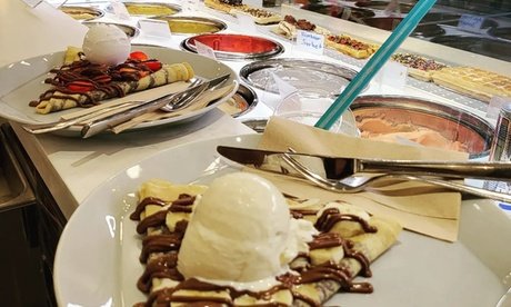 Heiße Waffeln nach Wahl (einlösbar So. - Fr.)