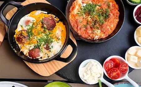 Für 2 Personen: Türkischer Frühstücksteller inkl. Heißgetränk