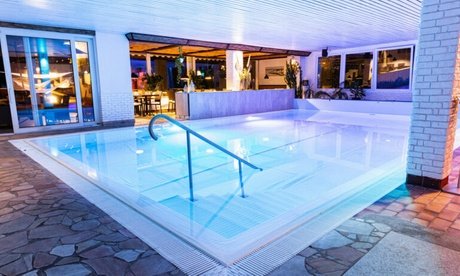 Damen-Sauna für 2 Personen inkl. 3-Gänge-Menü Sekt & Handtücher (einlösbar Mo.)