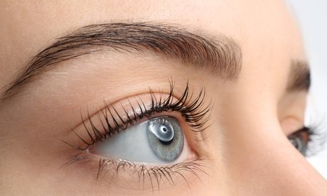 Wimpern-Lifting oder Augenbrauen-Lifting inkl. Färben für 1 Person