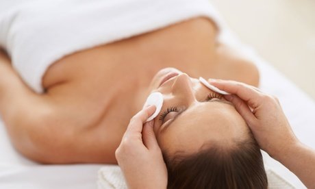 90 Min. intensive Gesichtsbehandlung gegen Hautunreinheiten für 1 Person (einlösbar von Mo.-Fr.)