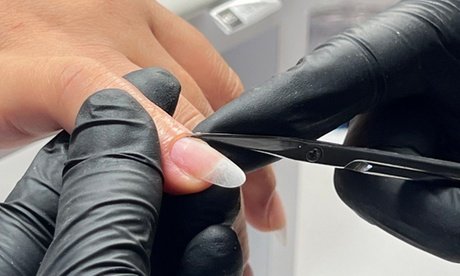 75 Min. Russische Maniküre inkl. Massage und Maske