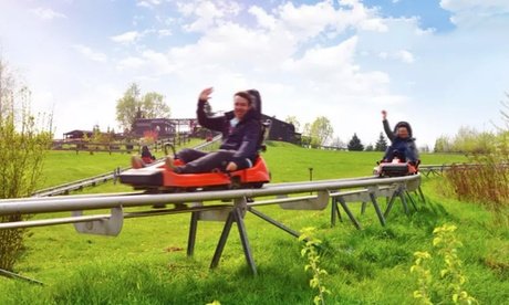 Für 2 Personen: Je 6 Rodelfahrten (einlösbar ab 01.04.2026 )