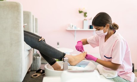45 Min. Pediküre mit Nagellack oder UV Lack (nur für Neukunden)