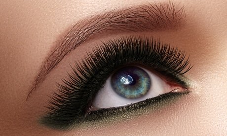 Für 1 Person: Lash und Brow Lifting inkl. Färben und Getränk