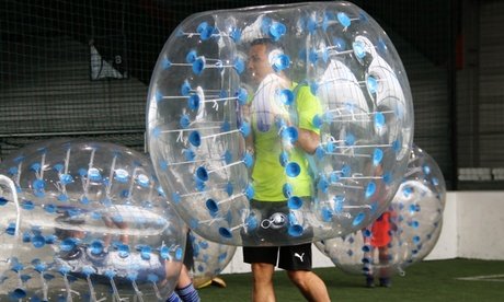 1 Std. Indoor Bubble-Fußball für bis zu 10 Personen