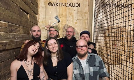 Axtwerfen auf eigener Bahn – 60 Minuten Spaß für 4 Personen - (Einlösbar Mo.–Sa)