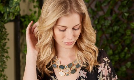 Inkl. Ansatzfarbe: Damen-Haarschnitt inkl. Beratung Waschen Kopf-Massage Haarkur für alle Haarlängen