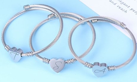 1x personalisierter Herz-Armreif aus Edelstahl mit Buchstabe (Versandkosten nicht inklusive)