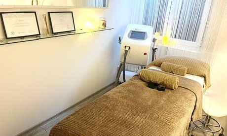 3 Behandlungen: Diodenlaser-Haarentfernung an 1 mittleren Zone nach Wahl (einlösbar für 1 Dame)