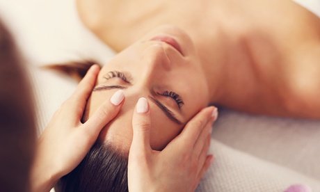 40 Min. Massage-Paket „Wohlfühlen“: Rücken- & Gesichts-Massage für 1 Dame