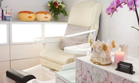 Inkl. Wimpern- oder Augenbrauenfärben und Hand-Massage: 60 Min. klassische Gesichtsbehandlung