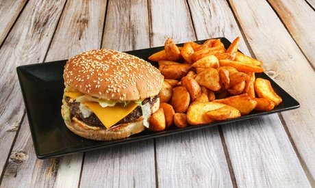 Für 1 Person: Burger-Menü mit Burger und Beilage nach Wahl inkl. Getränk (zur Abholung)