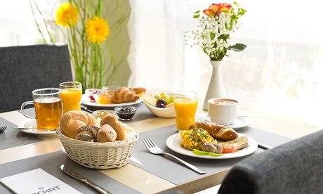 Für 2 Personen: Frühstücksbuffet inkl. 1 Glas Sekt