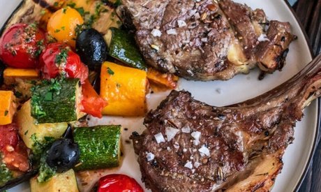 Für 1 Person: 2-Gänge-Menü mit Vorspeise und Fleisch- oder Fischgericht