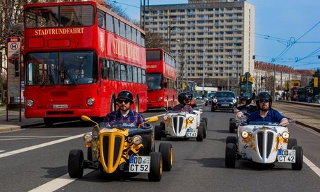 Für 2 Personen: 90 Min. HotRod-SURPRISE durch Dresden (einlösbar Di. - Fr. 17 Uhr So. 10 Uhr)