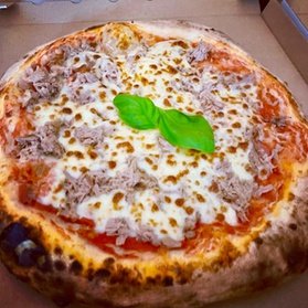 Für 1 Person: Italienisches Menü inkl. Pizza Dessert und Cola nach Wahl