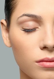 Inkl. Augenbrauen zupfen und färben: Wimpern-Lifting mit färben