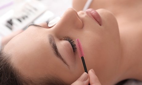 Augenbrauen-Lifting inkl. Färben für Damen