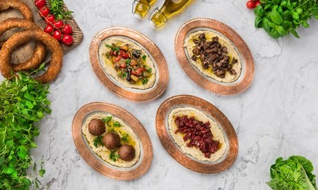 Für 4 Personen: Ein Humus-Gericht nach Wahl inklusive ein Dessert