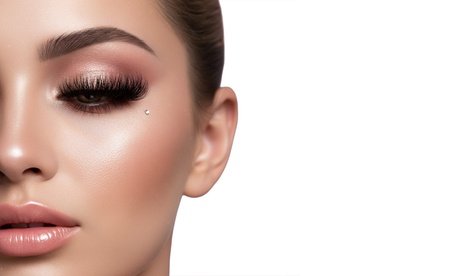 30 Min. Wimpern- und Augenbrauenfärben für 1 Person