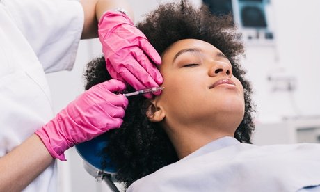 10-Punkte-Hyaluron-Lifting mit 2 ml: je 5 Punkte pro Gesichtshälfte (gilt nur für Neukunden)