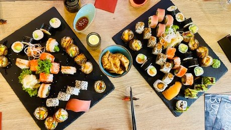 2-Gänge Sushi Menü mit großer Sushiplatte für 2 Personen (Mo.-Fr. einlösbar)