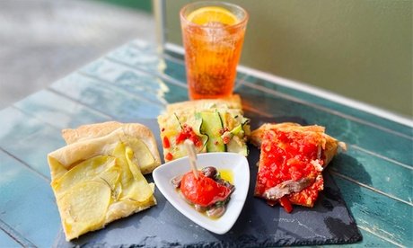 Für 4 Personen: Aperi mit Pizza-Selection und Spritz nach Wahl (einlösbar Di.–Sa.)