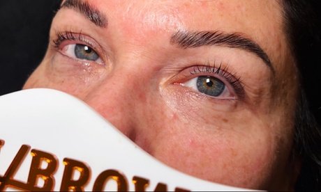 Brow-Lifting inkl. Formen und Färben für 1 Person