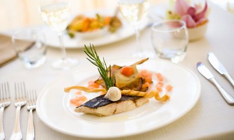 Für 4 Personen: Gourmet-Romantik-Dinner in 4 Gängen mit Aperitif (einlösbar ab dem 20.10.2025)