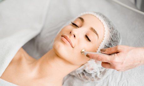 1x 60 Min. Aqua-Facial-Gesichtsbehandlung für Damen und Herren