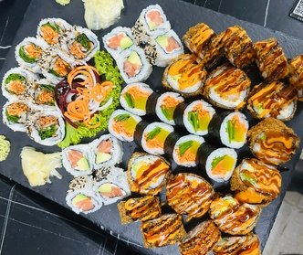 Für 4 Personen: Sushi Hot Box (Mo.-Fr. einlösbar)