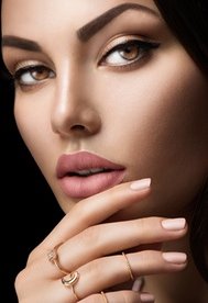 1x 60 Min. Brow-Lifting inkl. Augenbrauen formen