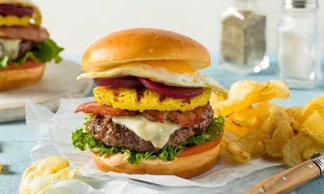 Für 2 Personen: Burger inkl. Beilage und Softdrink