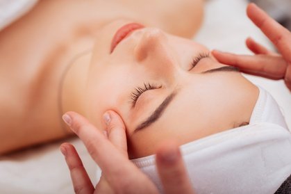 60 Min. Aqua-Facial-Gesichtsbehandlung inkl. Abschlusspflege für 1 Person