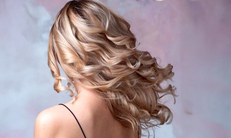 Waschen Schneiden Föhnen inkl. Intensiv-Maske Styling und Pflegeprodukte für mittellange Haare