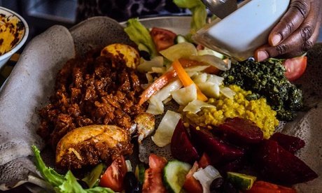 Für 2 Personen: Äthiopischer 2-Gänge-Genuss: Vorspeise & Hauptgericht nach Wahl (einlösbar Mo.-Mi.)