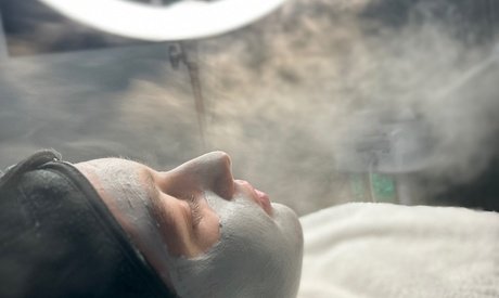 Komibehandlung Aqua-Facial & Microneedling