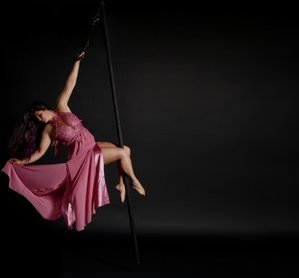 1x 60 Min. Poledance Aerial Hoop oder Aerial-Tücher (Einlösbar: Di. und Do.)