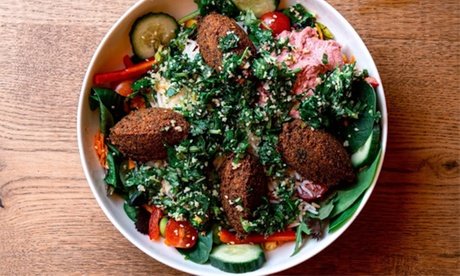 Für 4 Personen: Reisbowl nach Wahl mit hausgemachter Limo