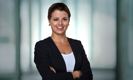 30 Min. professionelles Bewerbungs-Fotoshooting mit 1 Motiv als Datei und 12 Bilder für 1 Person