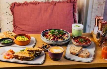 Für 4 Personen: Vegetarisches Frühstück nach Wahl inkl. frischem O-Saft