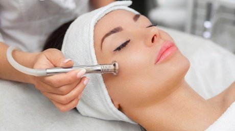 90-minütige individuelle Gesichtsbehandlung mit Gesichts-Massage