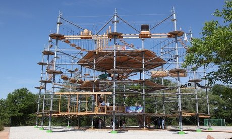 Für 2 Erwachsene (ab 18 Jahren): Tageskarte zum Klettern im Hochseilgarten