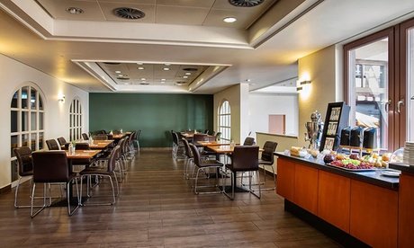 Für 4 Personen: Frühstücksbuffet inkl. 1 Glas Sekt