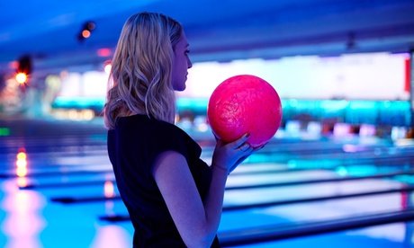 Einlösbar von Fr.-Sa. 01.06.-31.08.2026.: 2 Stunden Bowling inkl. Nachos mit Dip für bis zu 7 Personen