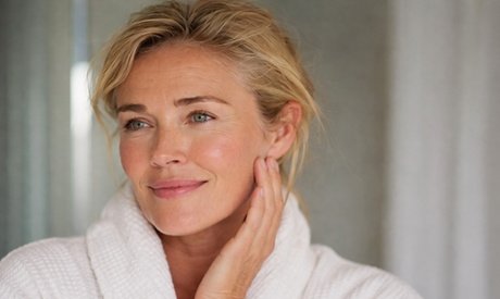 Mit 4 ml Hyaluron: Hyaluron-Tiefenflutung des gesamten Gesichtes