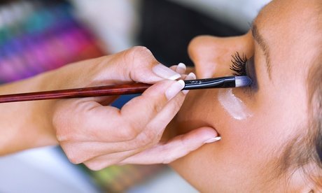 2 5 Std. Make-up-Workshop inkl. Gesichtspflege Anti-Aging-Reinigung und Vital-Maske für 1 Person